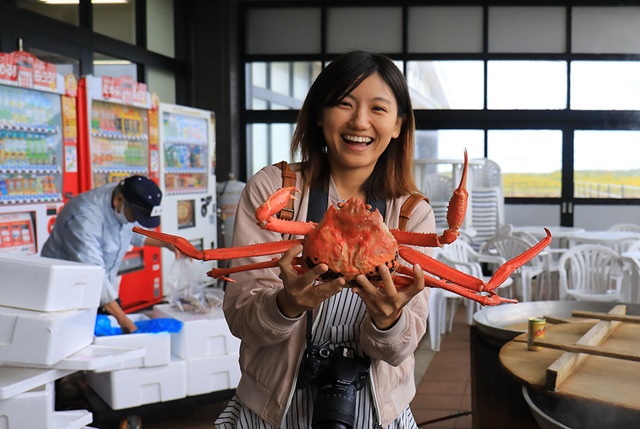 04新湊海鮮市場現煮高志紅蟹鮮甜美味價格也很實惠。.jpg