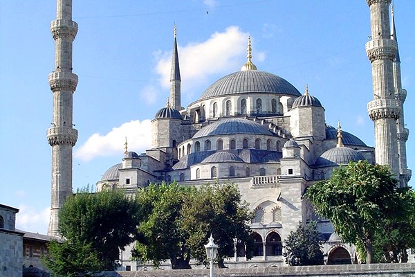 800px-Sultan_Ahmed_Mosque.jpg