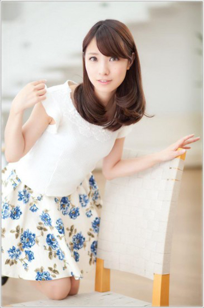 CHBN069UgAADglq-366x550.jpg