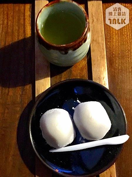 長五郎餅配煎茶