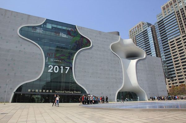 05_台中國家歌劇院由伊東豊雄設計，弧線幾何造型精美出眾.JPG