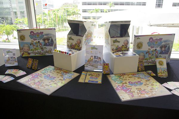HoPLAY「皇后大進擊」全球第一款結合浮空投影互動的桌遊暑假率先於誠品兒童館上市.jpg